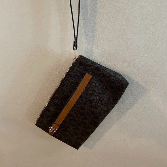 Michael Kors Monogram Clutch Wristlet - Picture 1 of 2